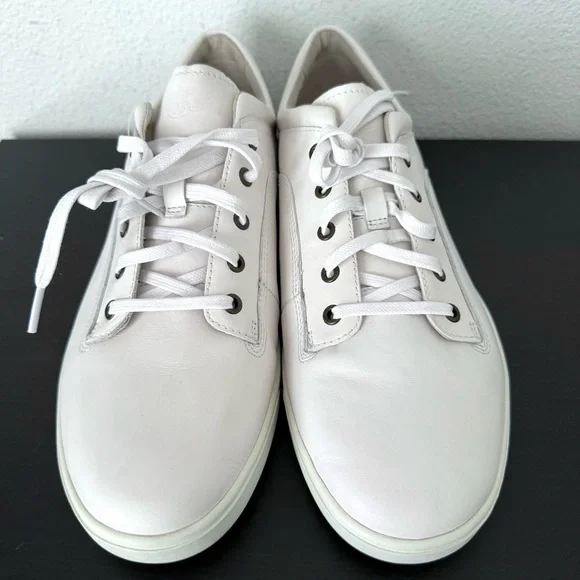 NEW UGG White Leather Lace Up Sneakers